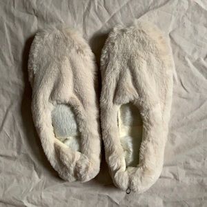 NWOT Pantuss herbal warming slippers